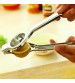 Dụng cụ vắt chanh tiện lợi bằng inox